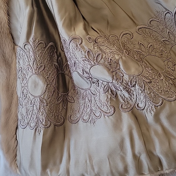 TRUE Vintage Caramel Brown MINK Fur Coat size Small Embroidery lined - Picture 12 of 13